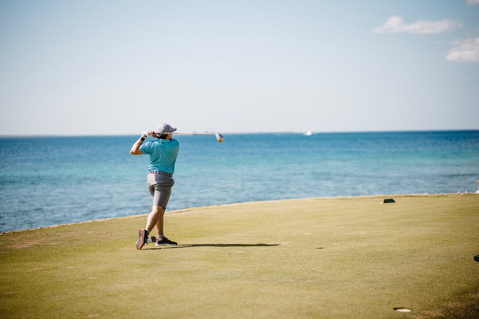 Keeping Your Golf Gear Close and Dry: The Role of Golf Towel Hooks